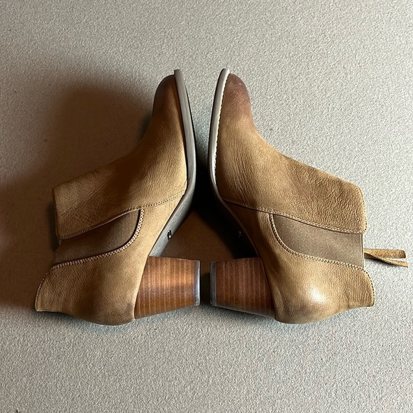 VIONIC Sterling Saddle/Carmel Brown Booties Leather/ Suede Ankle Boots Size 7.5 - Picture 5 of 9